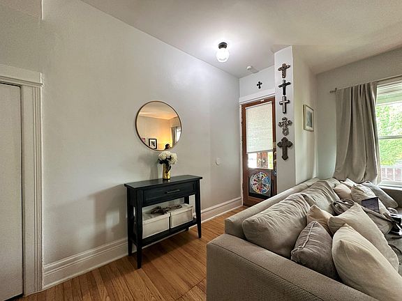 5th image of 236 Harrison Ave APT 1