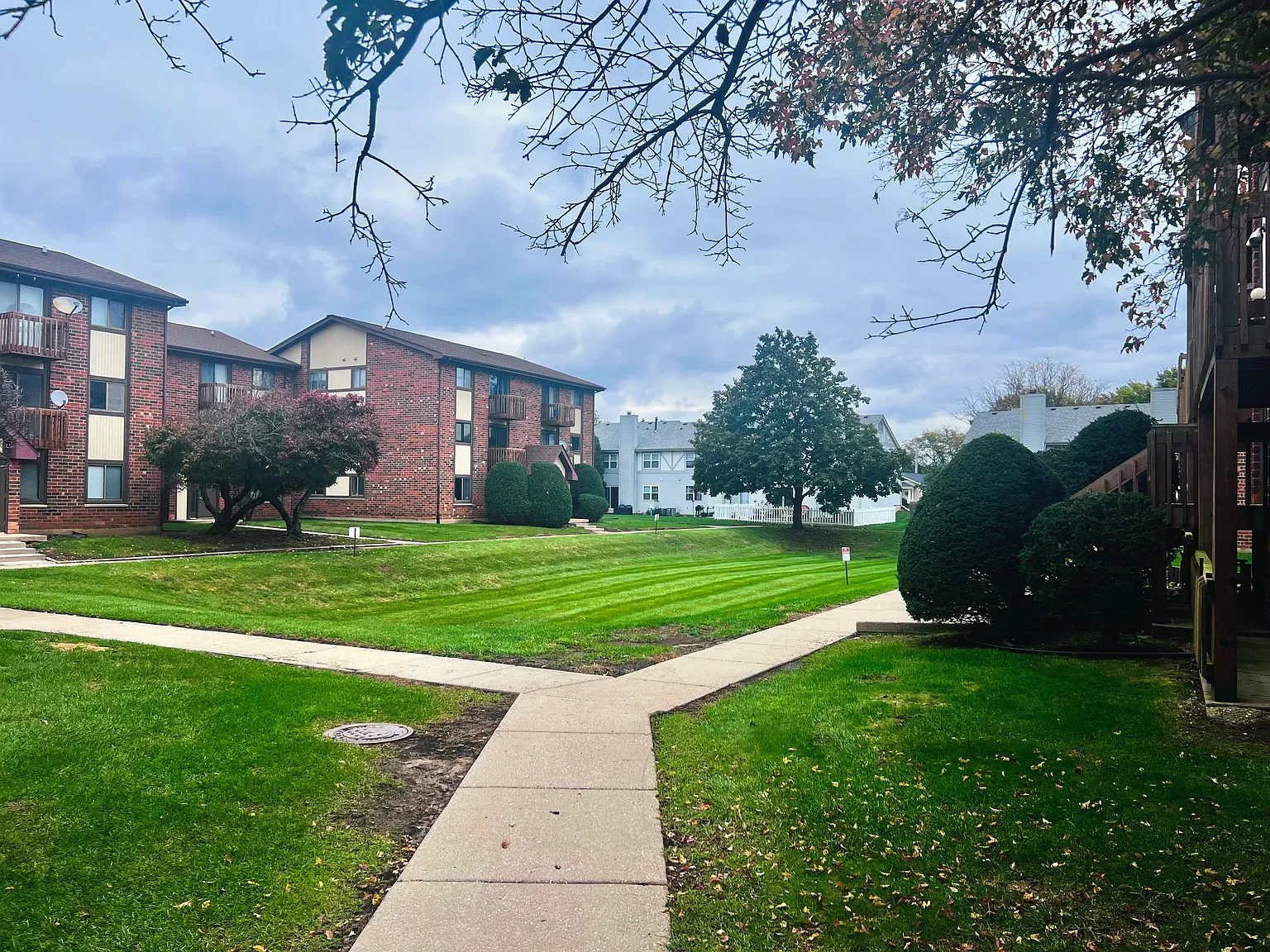 2 bed, 870 sqft, $1,700 — Photo 2
