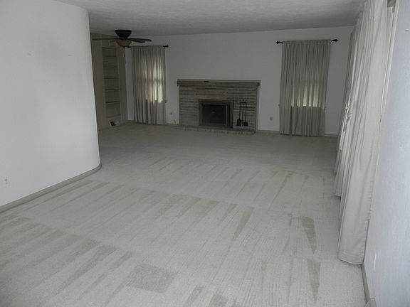 4th image of 9 E North Court Dr