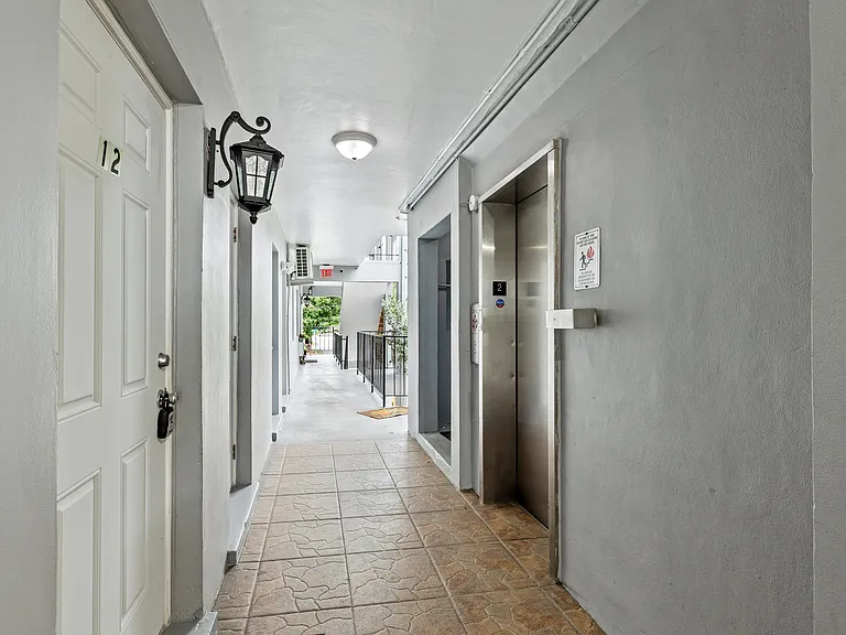 1021 NE 24th Ave #12 — Photo 31