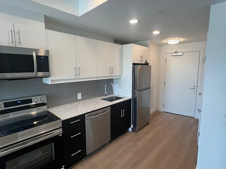1333 Weber St E #501 — Photo 2