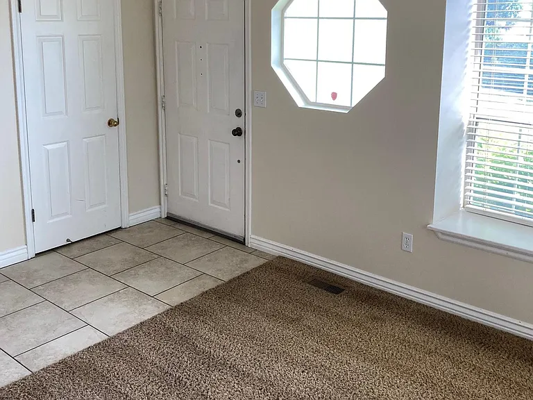 734 W Sweet Meadow Ln — Photo 4