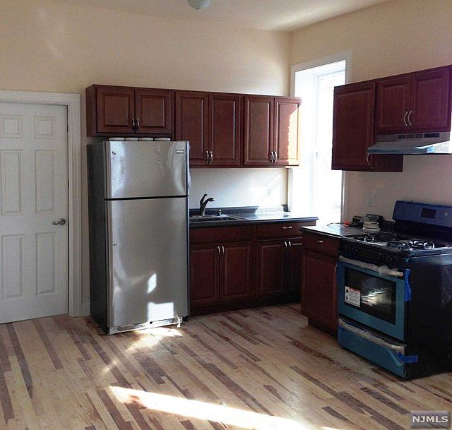 2nd image of 322 Elm Ave #B