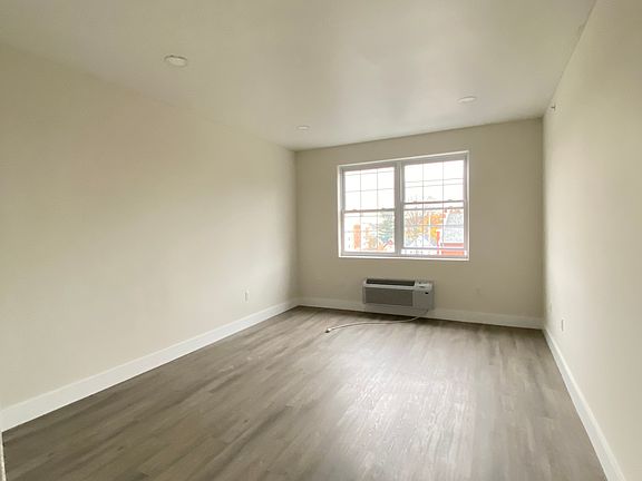 2nd image of 230 Harrison St #403