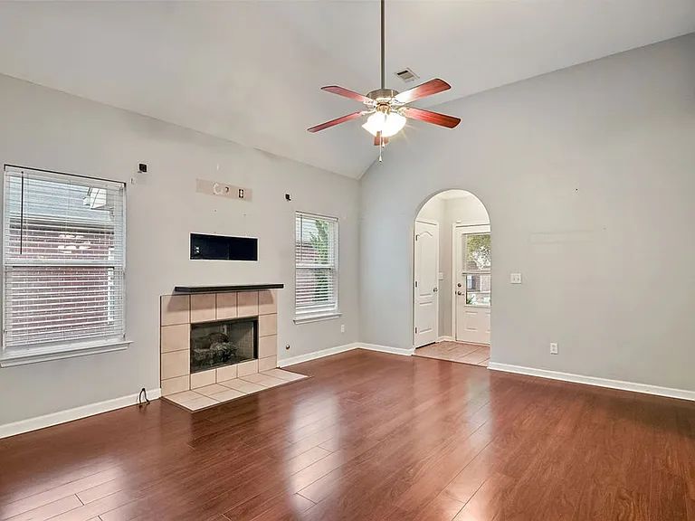 2742 Oxmoor Way — Photo 6