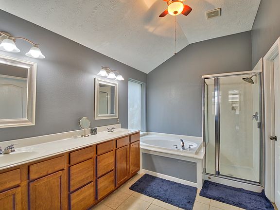 3rd image of 626 Castle Cove Ln