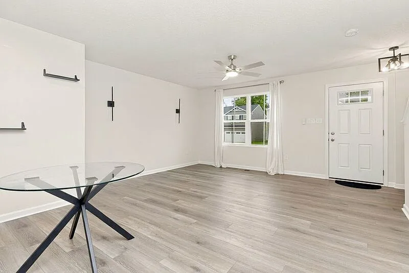 3 bed, 2.0 bath, $1,900 — Photo 4