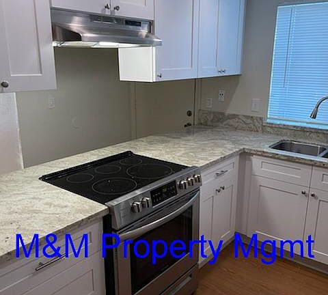 3rd image of 120 Hoxsie Ct