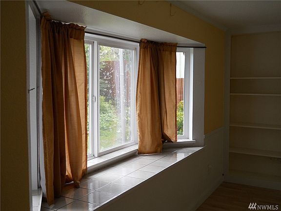 2nd image of 110 E Connemara Way