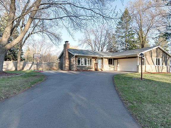 4th image of 2750 Queensland Ln N