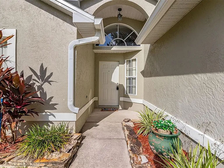 2936 Twin Oaks Dr — Photo 2