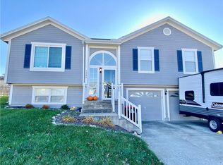 1305 Aspen Dr, Greenwood, MO 64034