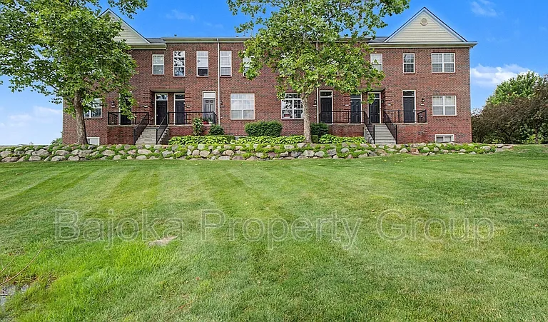 43018 Burlington Dr — Photo 1