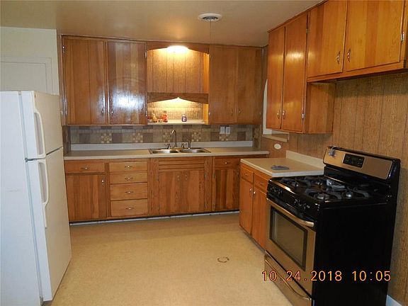 3rd image of 517 E Conner St