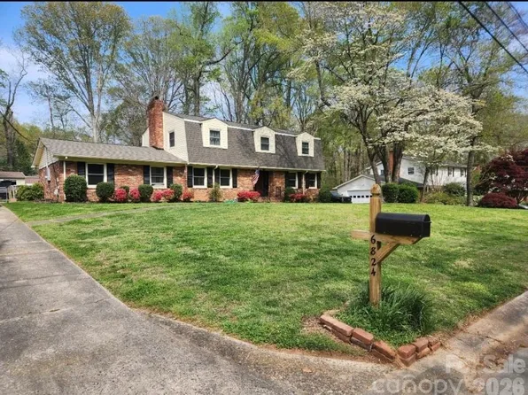 6824 April Ln, Charlotte, NC 28215