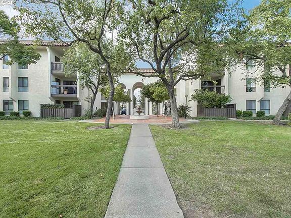 4th image of 39931 Cedar Blvd Unit 203