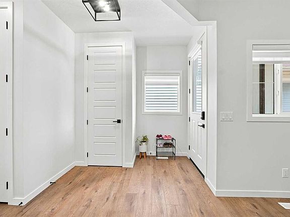 2nd image of 26 SE Homestead Cir NE
