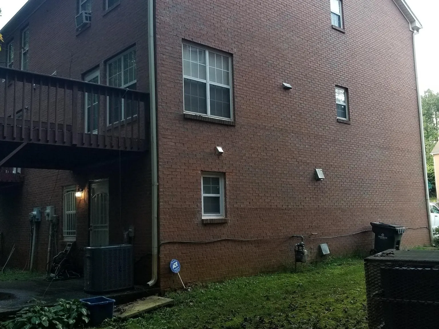 3 bed, 3.5 bath, 2052 sqft, $1,875 — Photo 4