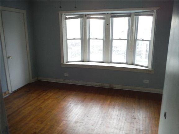 2nd image of 615 N Leamington Ave