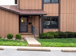 302 Whitehall Ct, Belleville, IL 62223