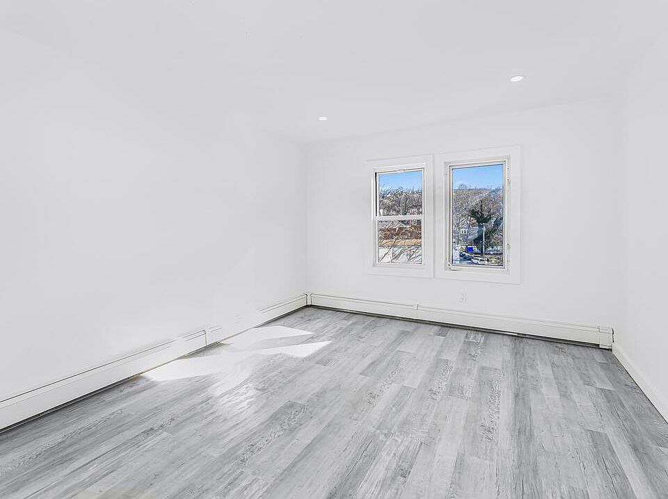 1st image of 154 Cortlandt St #2