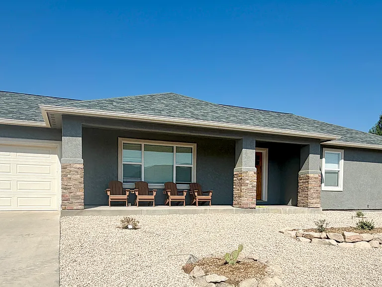 874 Vineyard Ave — Photo 1