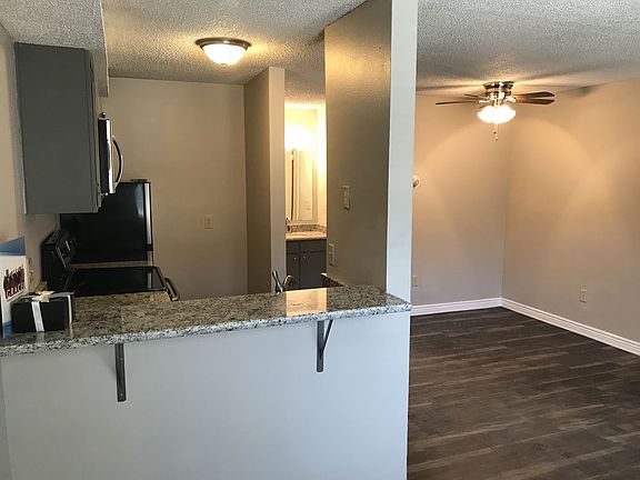 4th image of 980 S Dexter St APT 09