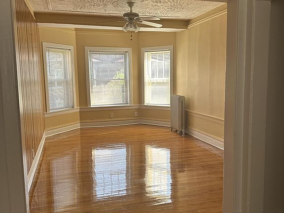 3rd image of 6932 S Crandon Ave #3E