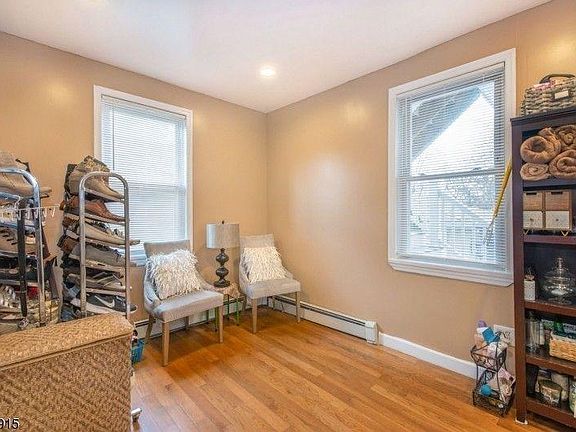 4th image of 22 Essex St #1