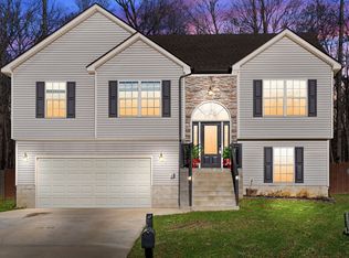 1677 Putnum Dr, Clarksville, TN 37042