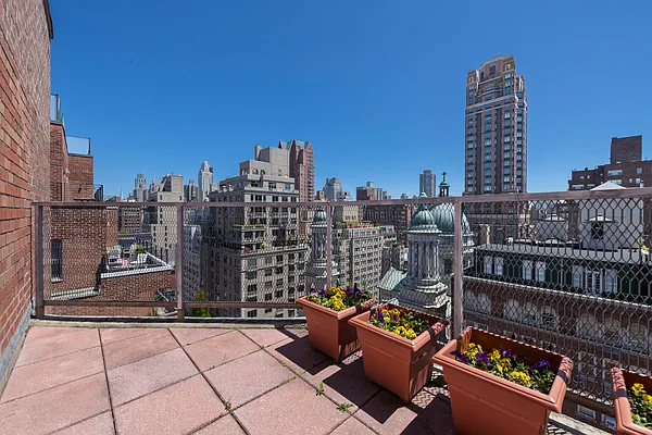 Sold by Douglas Elliman | media 4