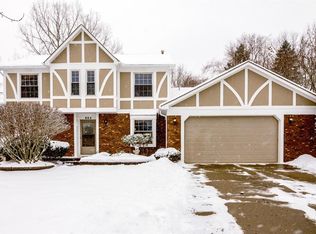 809 Oak Ridge Ct, Brighton, MI 48116
