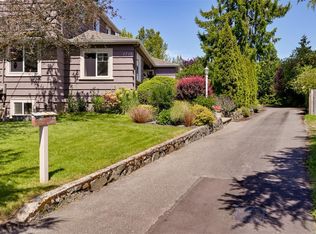 1718 Garnet Rd, Saanich, BC V8P3C8