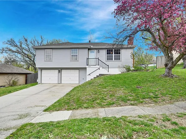 5405 NW Pennington Ln, Blue Springs, MO 64015