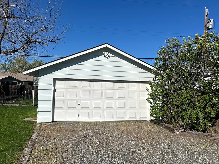 617 Thayer Dr — Photo 16