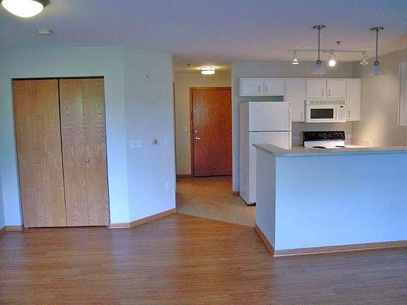 2nd image of 538 W Washington Ave APT 303