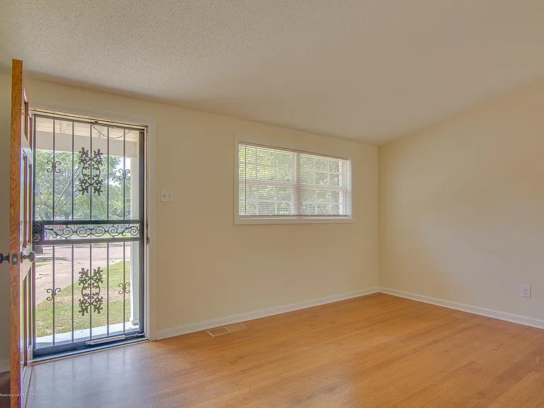 1707 Swayze Cv — Photo 14