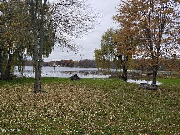 3rd image of 4075 Kehoe Dr NE