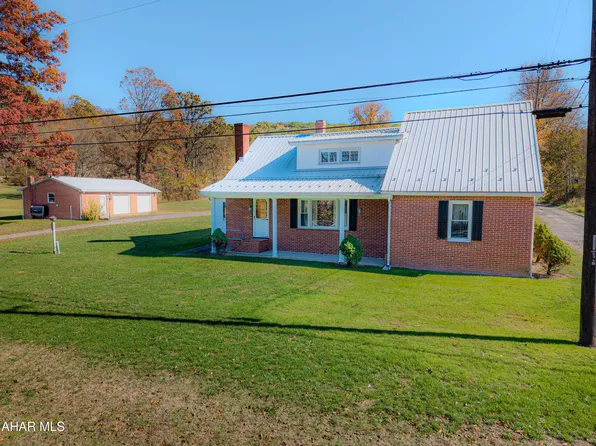 3710 Cortland Rd, New Paris, PA 15554