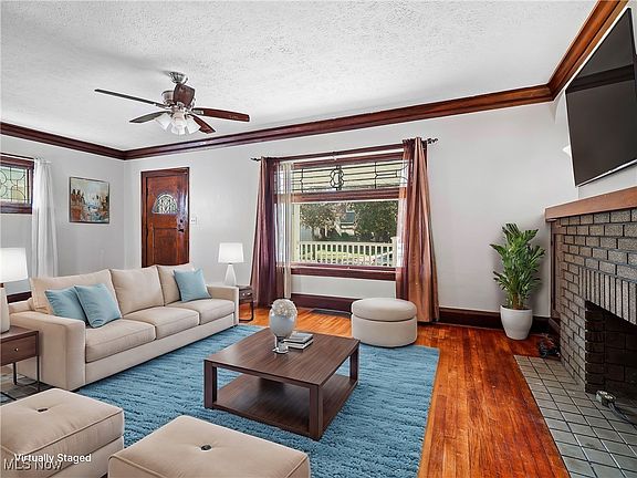 3rd image of 9005 Rosewood Ave