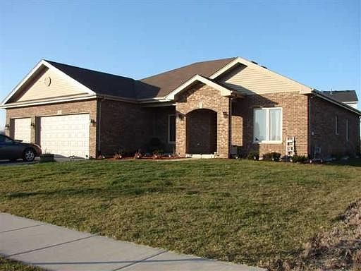 1st image of 15904 Crimson Dr