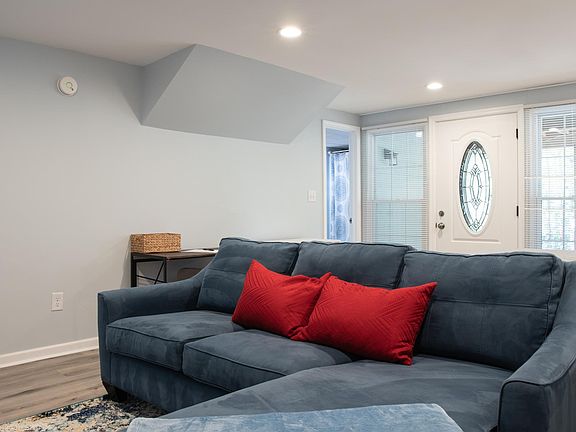5th image of 3920 Camrose Ct