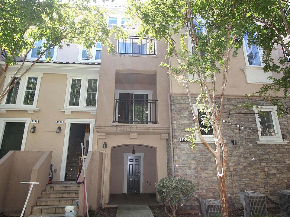 2nd image of 4336 Fitzwilliam St