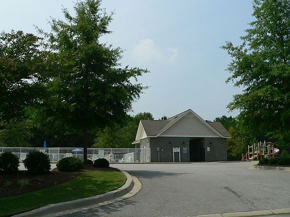 Clubhouse & Swimming Pool