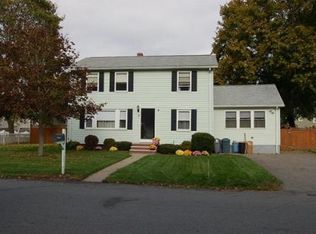 12 Mayflower Rd, Woburn, MA 01801