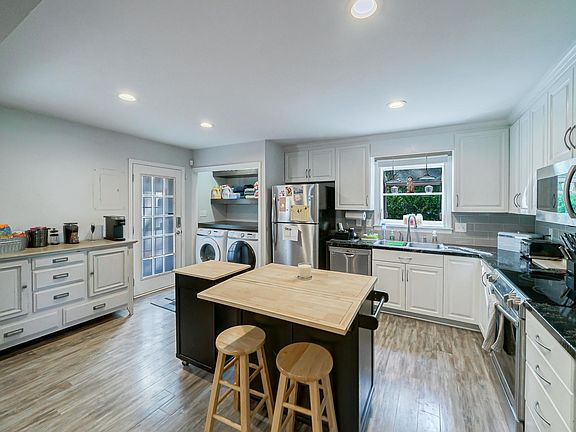 5th image of 7632 Surreywood Pl