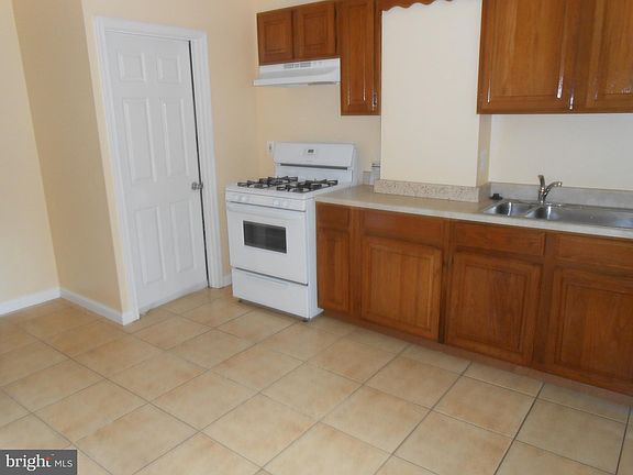 5th image of 1510 8th St NW