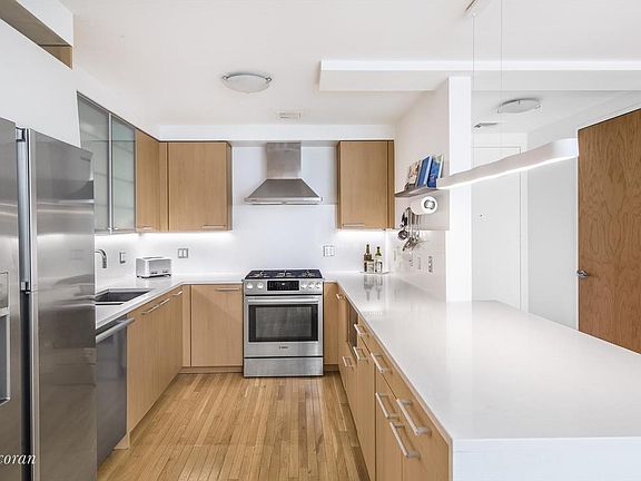 4th image of 121 W 19th St APT 3E