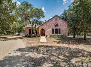 151 Scenic Oak Dr, Floresville, TX 78114