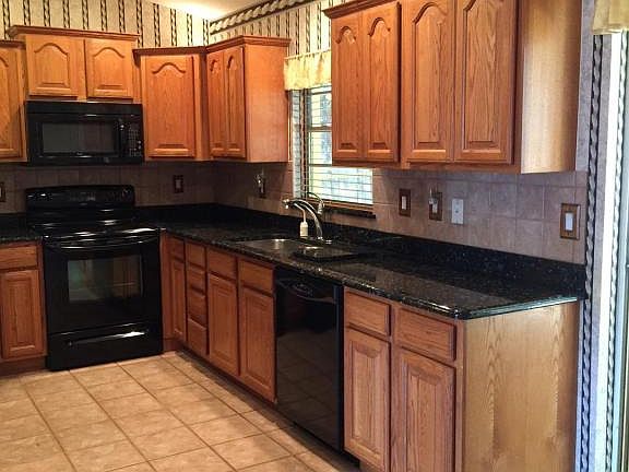 5th image of 10925 Rossiter Ave